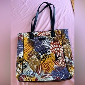 Vera Bradley Crosstown Tote Painted Feathers Pattern *FLAW*